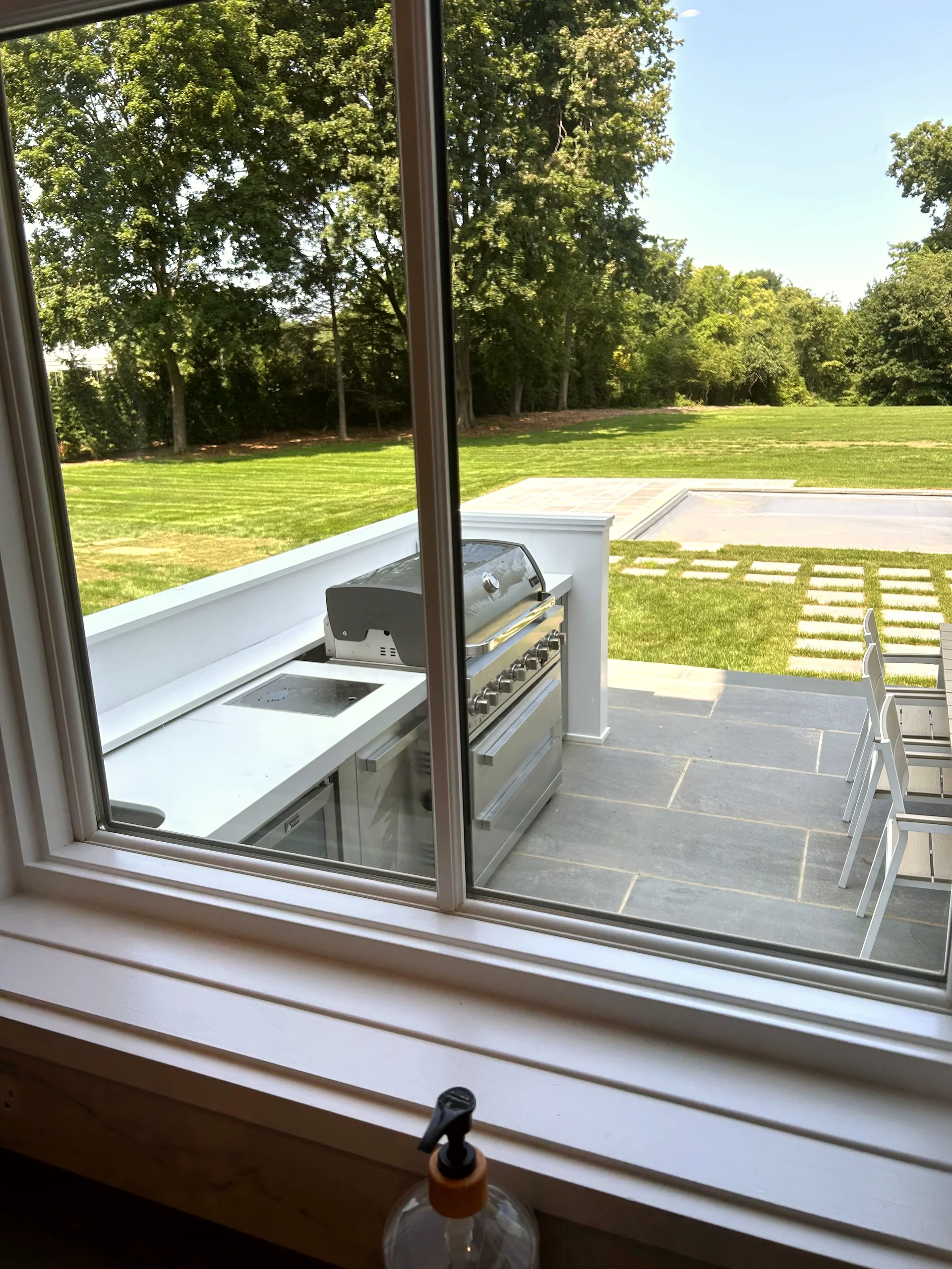 Outdoor kitchen and patio at 5 Baldwin Place